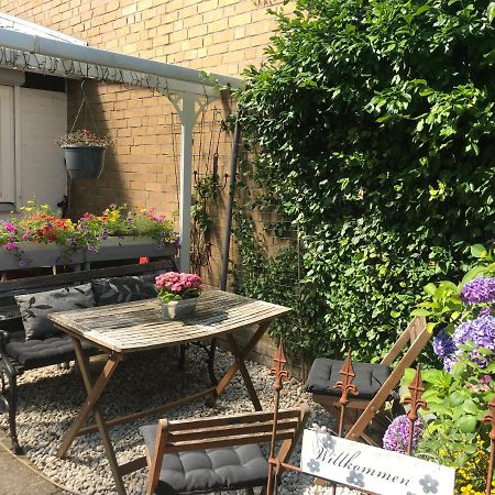 Nias Guesthouse Райнбек Екстериор снимка
