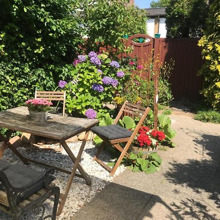 Nias Guesthouse Райнбек Екстериор снимка