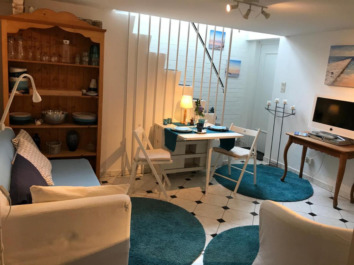 Nias Guesthouse Райнбек Екстериор снимка