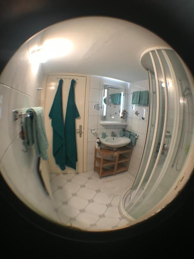 Nias Guesthouse Райнбек Екстериор снимка