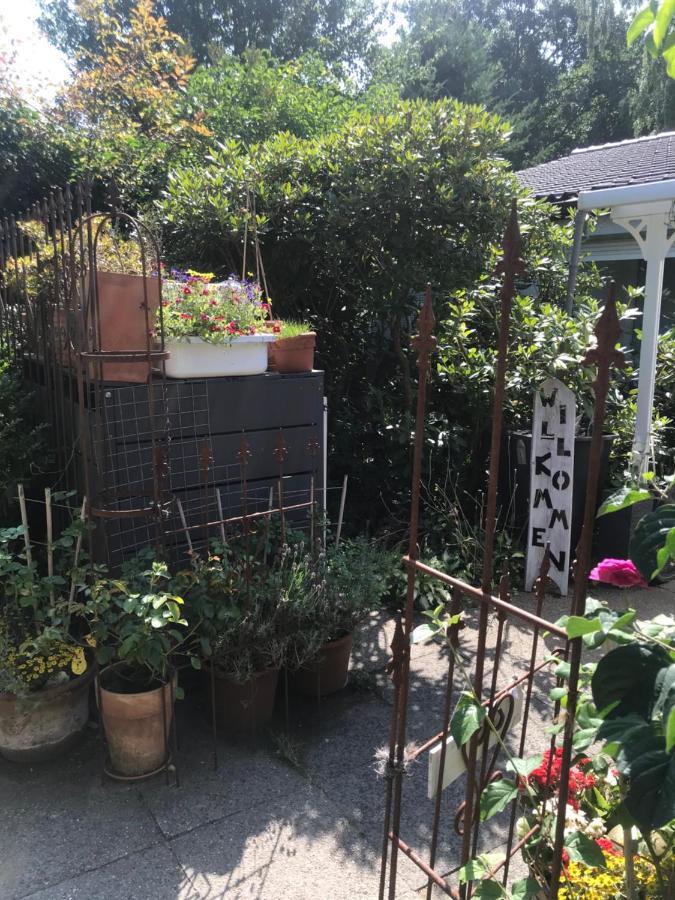 Nias Guesthouse Райнбек Екстериор снимка