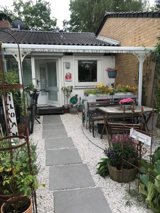 Nias Guesthouse Райнбек Екстериор снимка